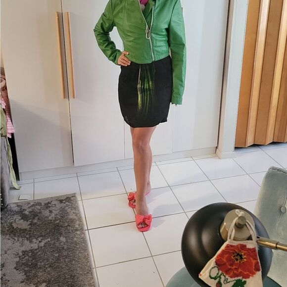 crop leather jacket, size marked 8, but actually between the sizes- 6/8 - Picture 12 of 12